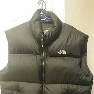 MEN'S NUPTSE 700 VEST  BLACK / TNF BLACK